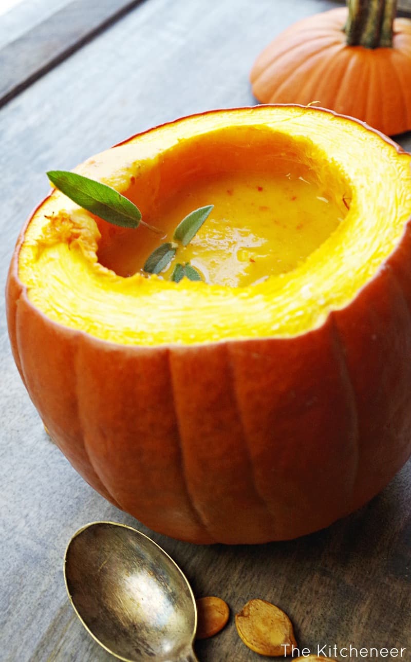 roasted_garlic_pumpkin_soup7Roasted Garlic and Sage Pumpkin Soup