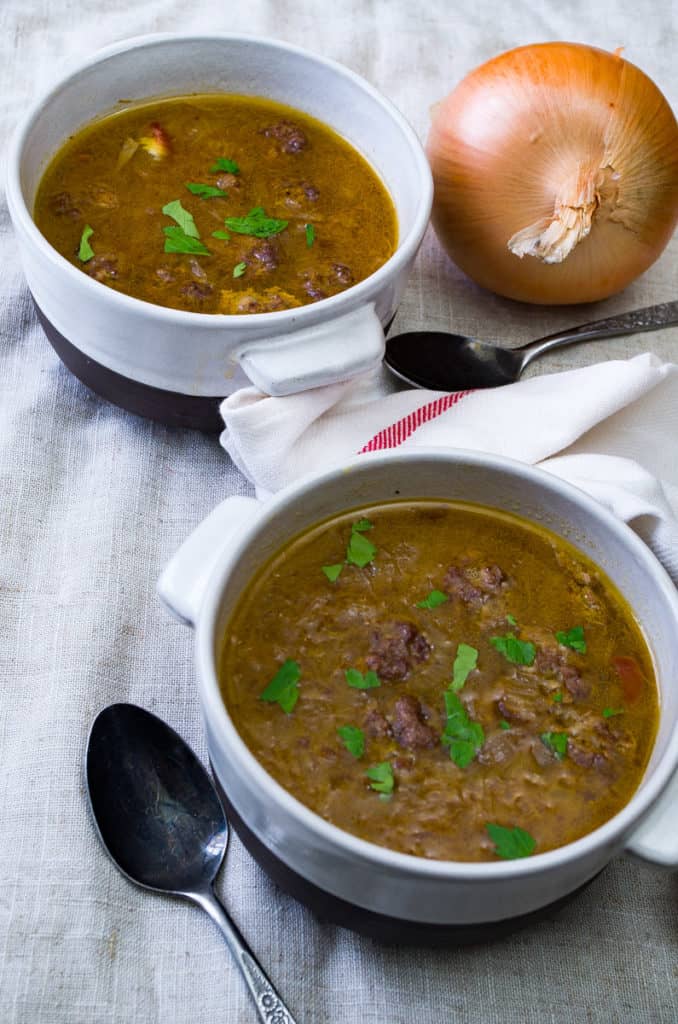 French Onion Meatball Soup- the classic french onion soup you love with a twist! Cute tiny meatballs are added to add even more flavor for a complete meal!|thekitcheneer.com