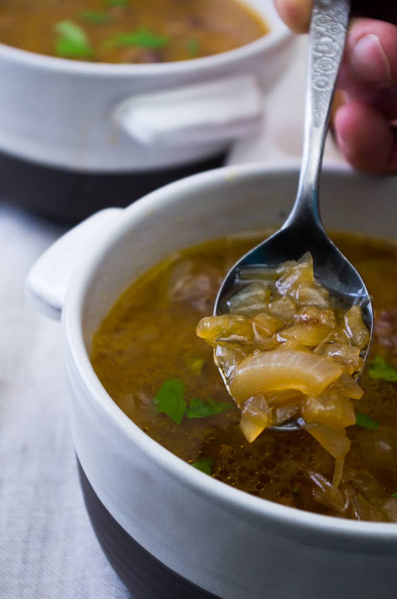 French Onion Meatball Soup- the classic french onion soup you love with a twist! Cute tiny meatballs are added to add even more flavor for a complete meal!|thekitcheneer.com