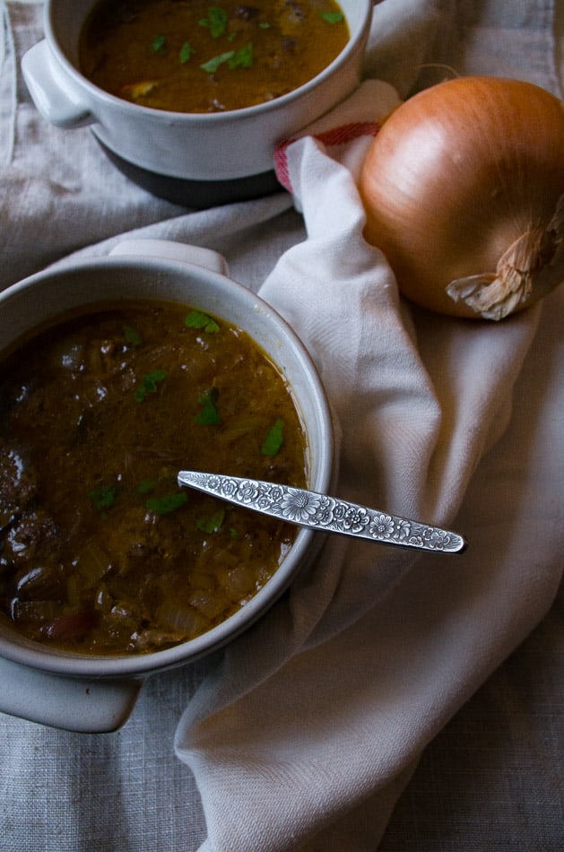 French Onion Meatball Soup- the classic french onion soup you love with a twist! Cute tiny meatballs are added to add even more flavor for a complete meal!|thekitcheneer.com