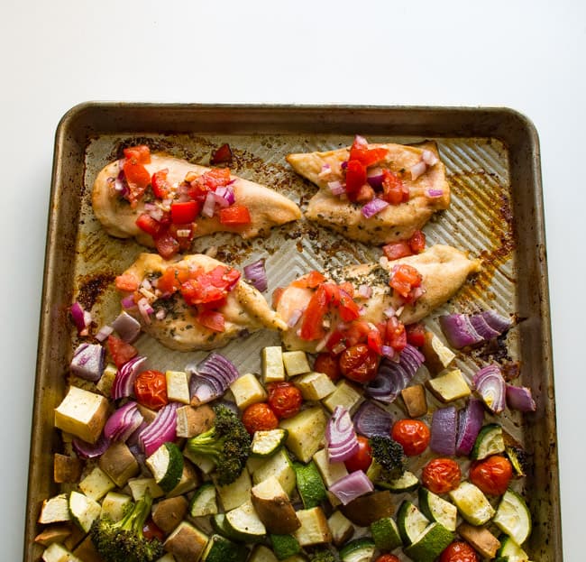 Sheet Pan Bruschetta Chicken- this sheet pan dinner is done in 30 minutes for a quick weeknight meal! Just top chicken with fresh tomatoes and it's good to eat!|thekitcheneer.com