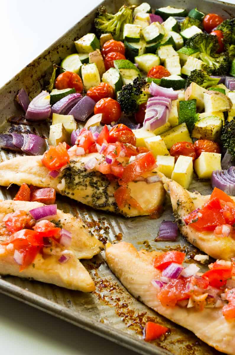 Sheet Pan Bruschetta Chicken- this sheet pan dinner is done in 30 minutes for a quick weeknight meal! Just top chicken with fresh tomatoes and it's good to eat!|thekitcheneer.com