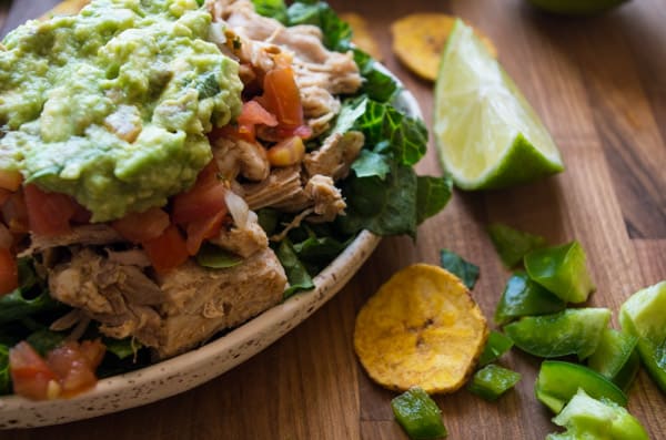 Slow Cooker Carnitas Burrito Bowl- carnitas that are slow roasted in a crock pot, piled on a bed of lettuce, salsa, topped with guacamole makes for the perfect healthy food bowl mealprep!