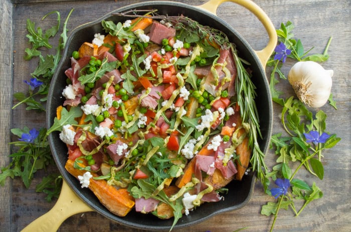 Loaded Irish Nachos- an Irish recipe that's paleo friendly and the perfect appetizer to serve for St. Patrick's Day! Loaded with all the traditional Irish flavors!|thekitcheneer.com