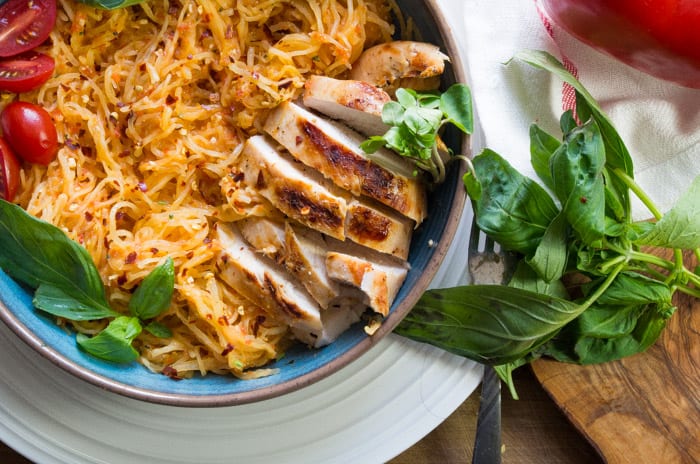 Roasted Red Pepper Spaghetti Squash with Grilled Chicken- a Whole30 pasta dinner recipe that will sure to be a crowd pleaser!|thekitcheneer.com