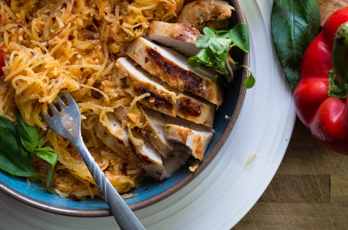 Roasted Red Pepper Spaghetti Squash with Grilled Chicken- a Whole30 pasta dinner recipe that will sure to be a crowd pleaser!|thekitcheneer.com