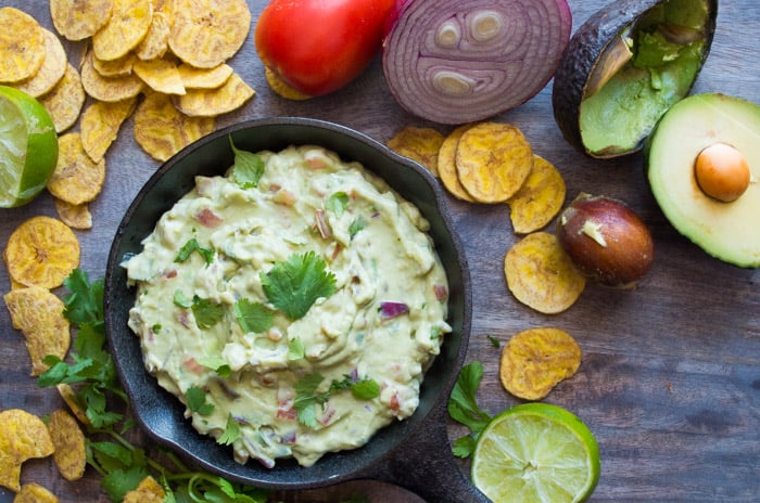 Copy Cat Trader Joe's Guacamole-make all the amazing guacamole recipe with greek yogurt that tastes just like the Trader Joe version!|thekitcheneer.com