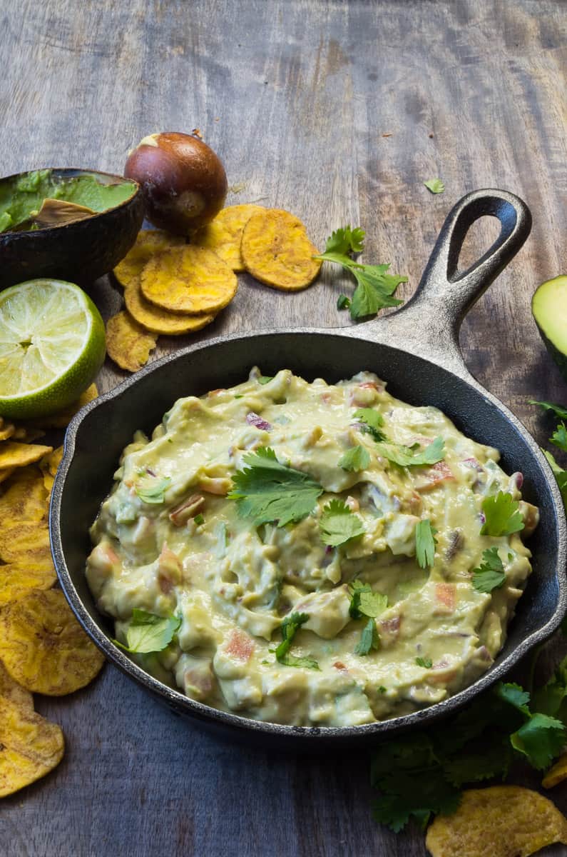 Copy Cat Trader Joe's Guacamole-make all the amazing guacamole recipe with greek yogurt that tastes just like the Trader Joe version!|thekitcheneer.com