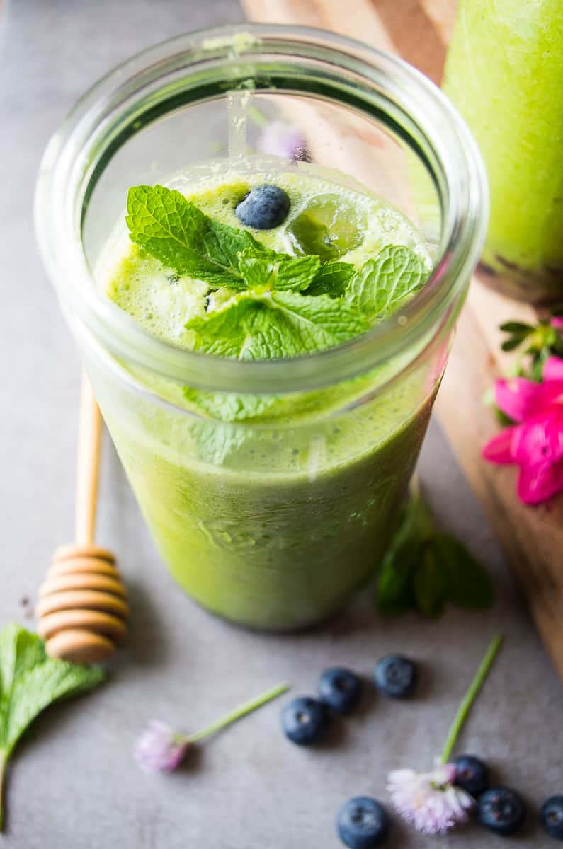 Blueberry Turmeric Bombhell Smoothie- this green superfood smoothie recipe is bursting with summer produce and a blueberry boost layer at the bottom. Perfect to serve this Mother's Day!|thekitcheneer.comummer