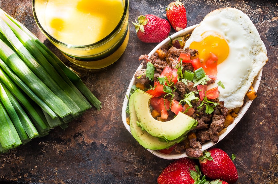 Paleo Breakfast Burrito Bowl- the perfect cinco de mayo breakfast recipe made in under 30 minutes!|thekitcheneer.com