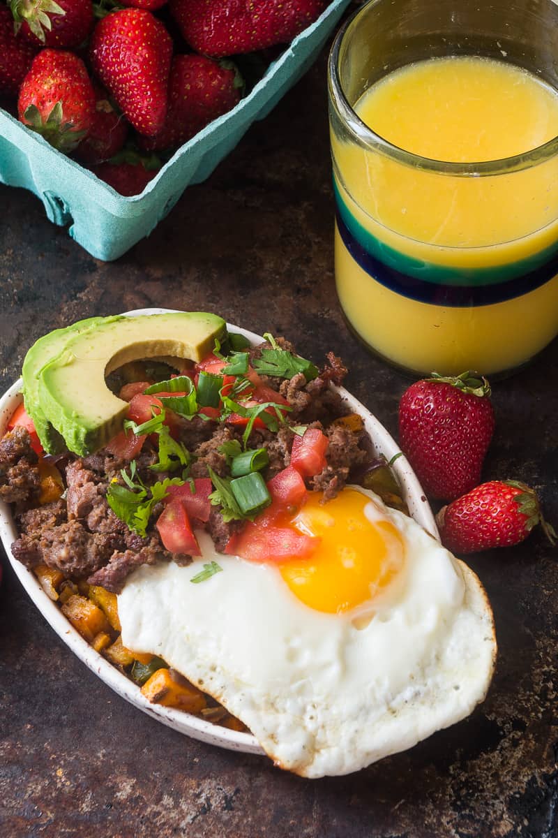 Paleo Breakfast Burrito Bowl- the perfect cinco de mayo breakfast recipe made in under 30 minutes!|thekitcheneer.com