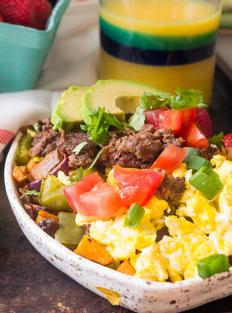 Paleo Breakfast Burrito Bowl- the perfect cinco de mayo breakfast recipe made in under 30 minutes!|thekitcheneer.com