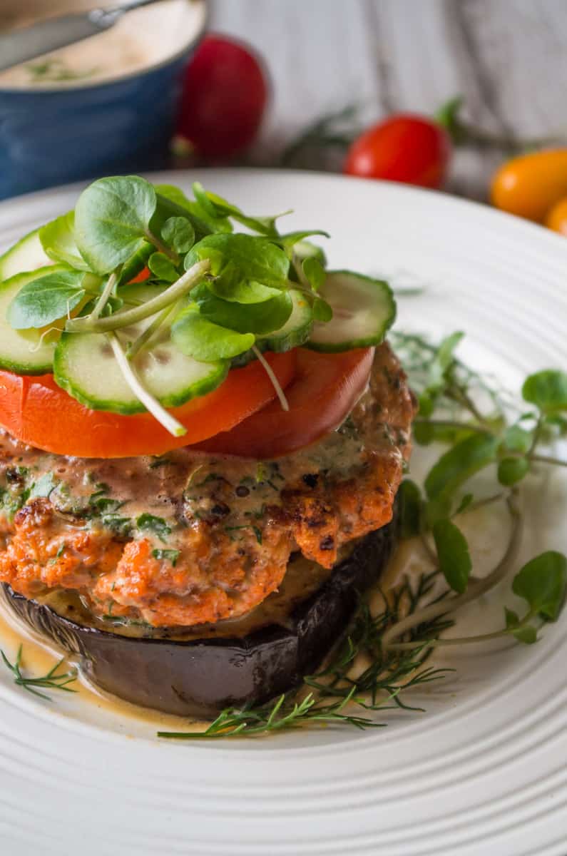 Whole30 Blackened Salmon Burger with a Summer Tomato Dill Spread|thekitcheneer.com