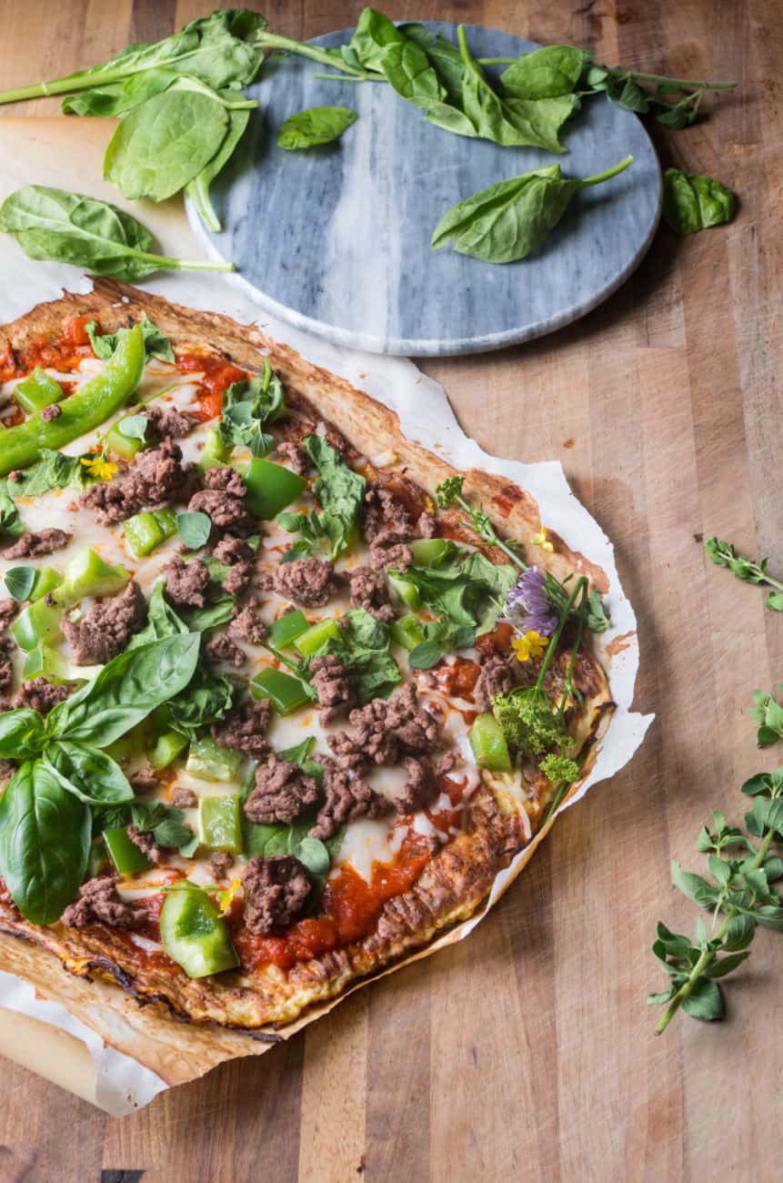 Spaghetti Squash Crust Pizza-perfect healthy low carb pizza night in less than 45 minutes! |thekitcheneer.com
