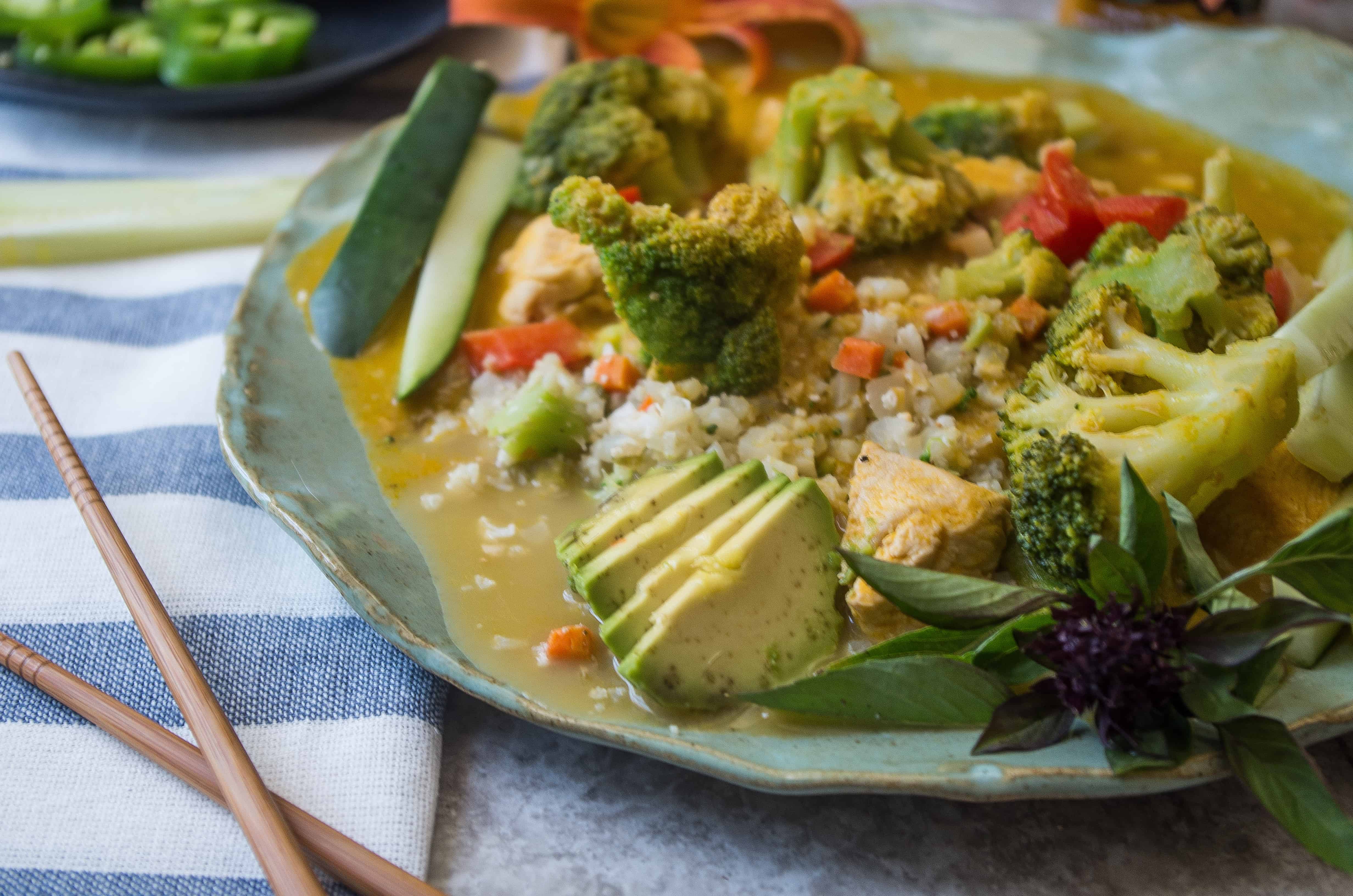 Thai Carrot Coconut Lime Chicken Curry- a quick Whole30 weeknight dinner done in less than 30 minutes!|thekitcheneer.com