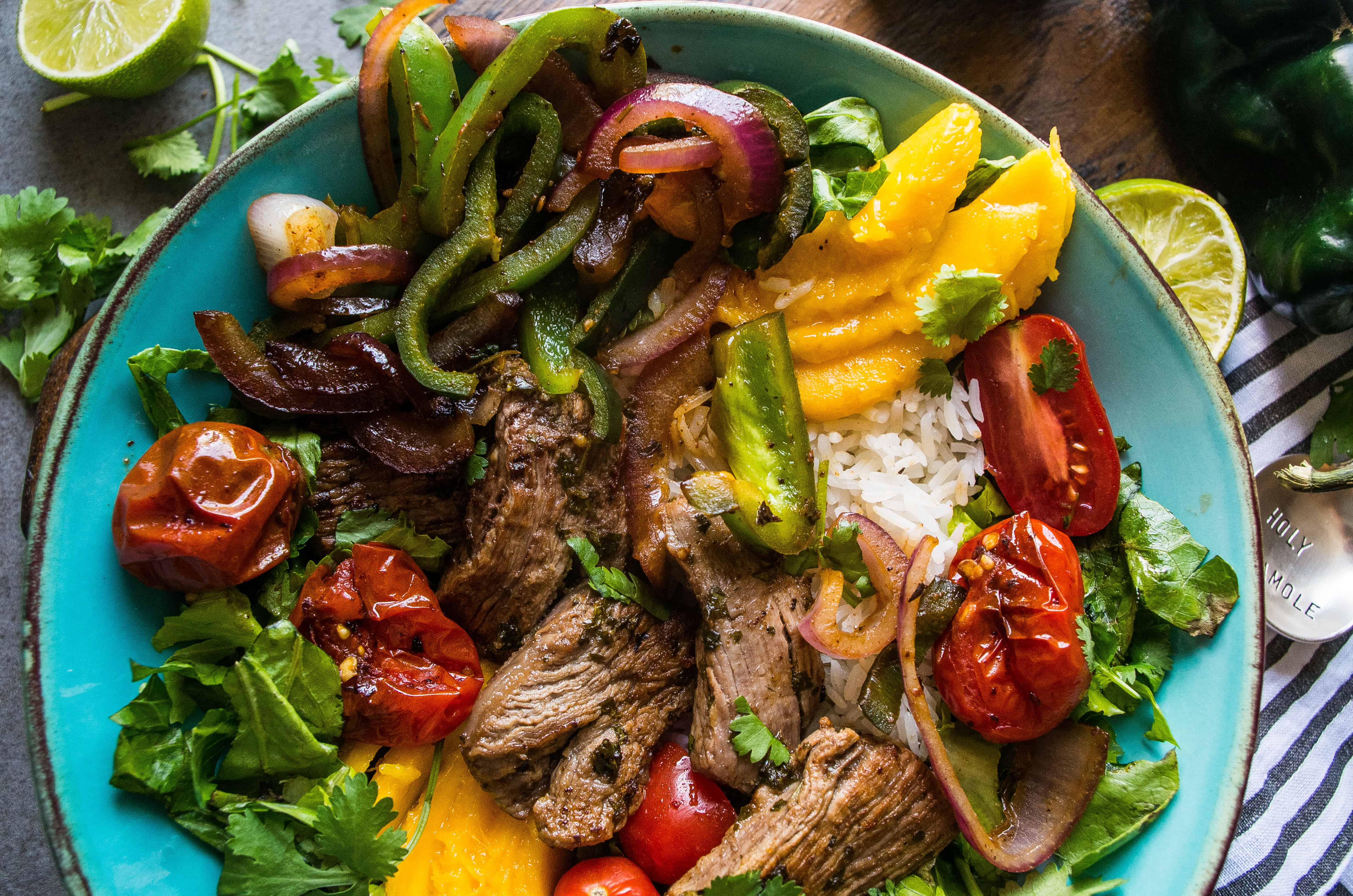 Chimichurri Steak Fajita Bowls- healthy mexican inspired bowl fillled with chimichurri marinated steak, sauteed peppers and onions. Makes for a perfect easy gluten free weeknight dinner!|thekitcheneer.com