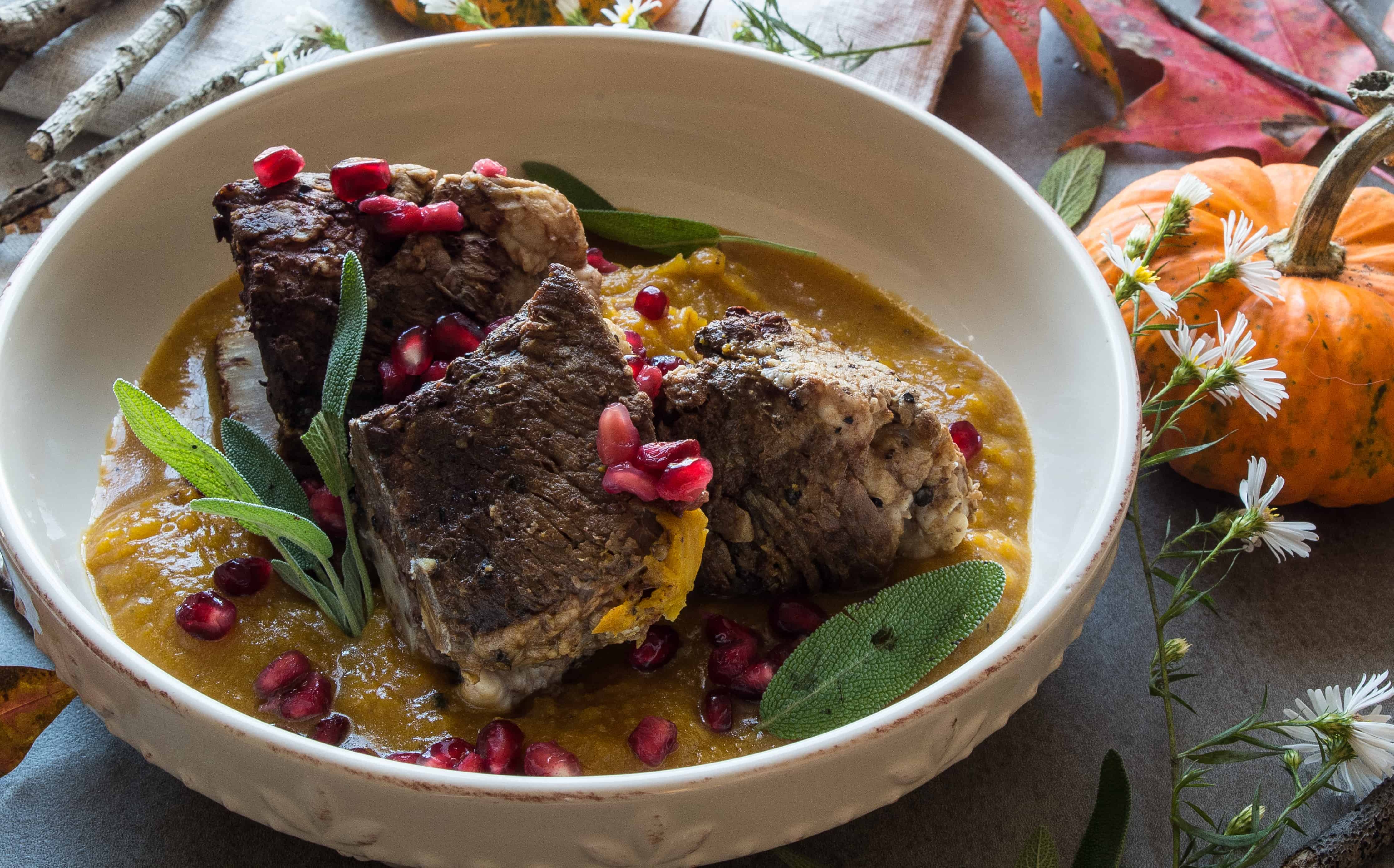 Instant Pot Short Ribs with Pumpkin Mash is the BEST easy whole30 fall recipe and pumpkin mash is the new cauliflower, youll thank me later! |thekitcheneer.com