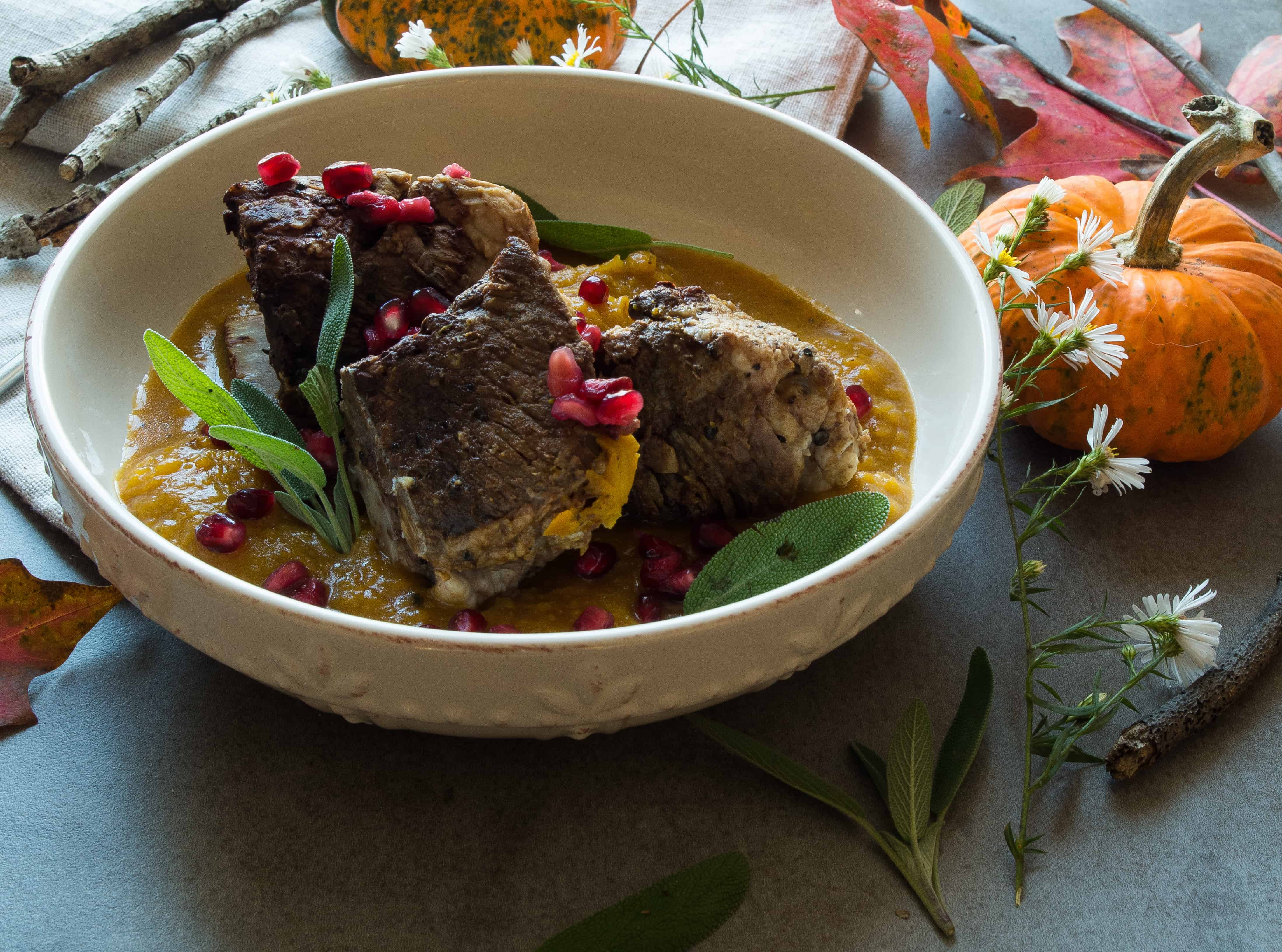 Instant Pot Short Ribs with Pumpkin Mash is the BEST easy whole30 fall recipe and pumpkin mash is the new cauliflower, youll thank me later! |thekitcheneer.com