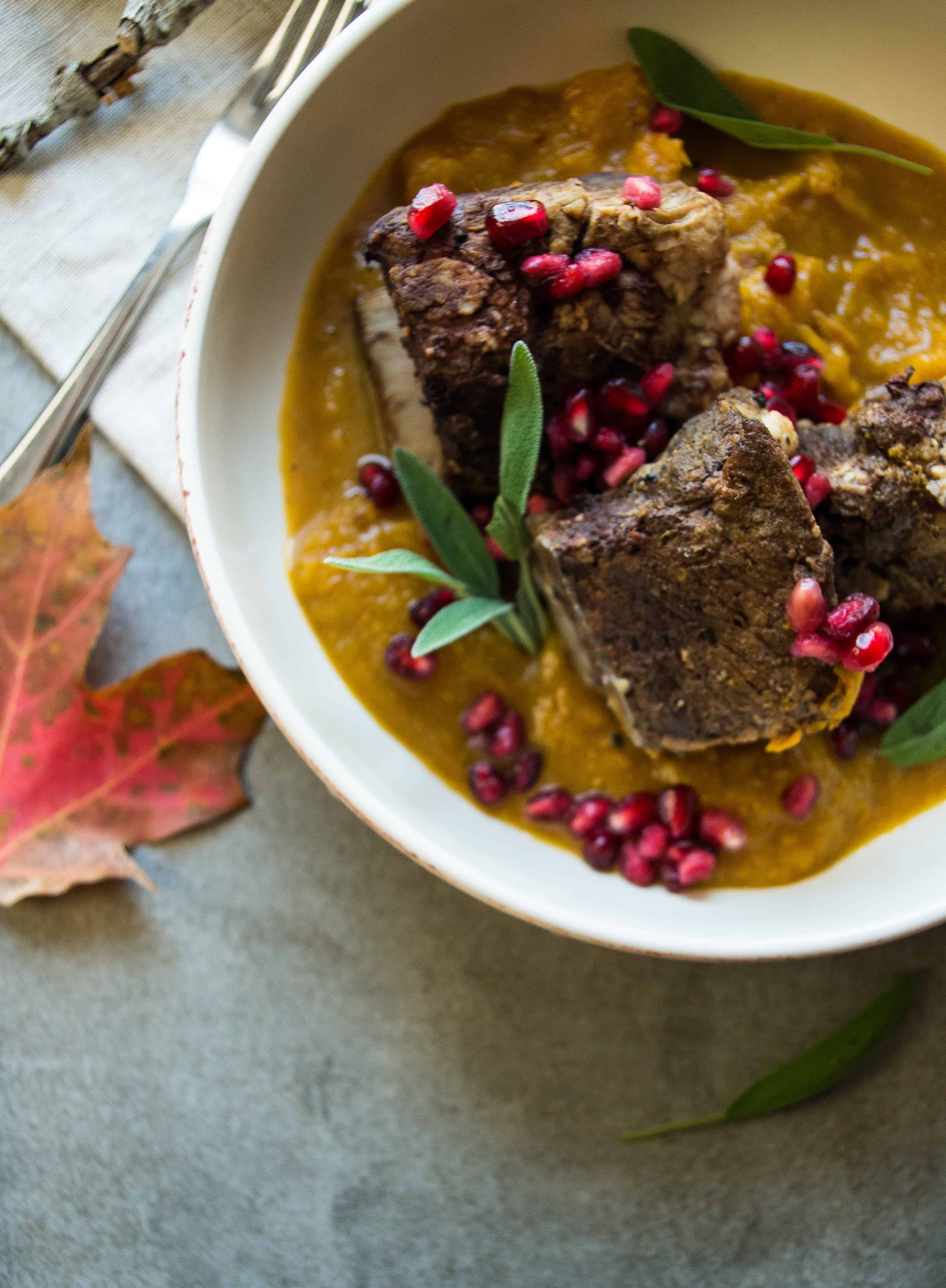 Instant Pot Short Ribs with Pumpkin Mash is the BEST easy whole30 fall recipe and pumpkin mash is the new cauliflower, youll thank me later! |thekitcheneer.com