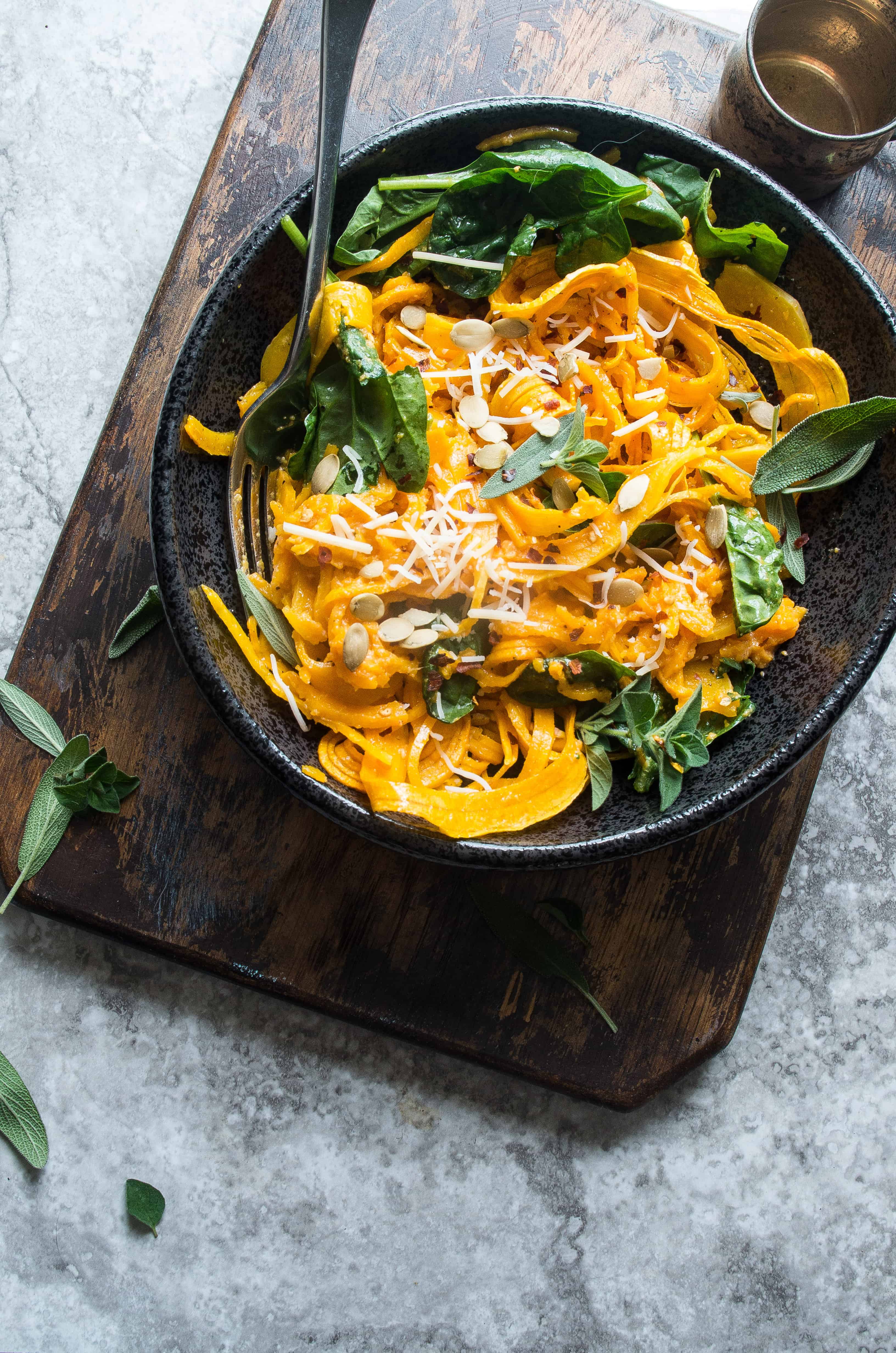Pumpkin Lovers Cheesy Veggie Noodles- Simple low carb fall vegetarian recipe with noodles made from butternut squash is the perfect 30 minute meatless dinner! |thekitcheneer.com