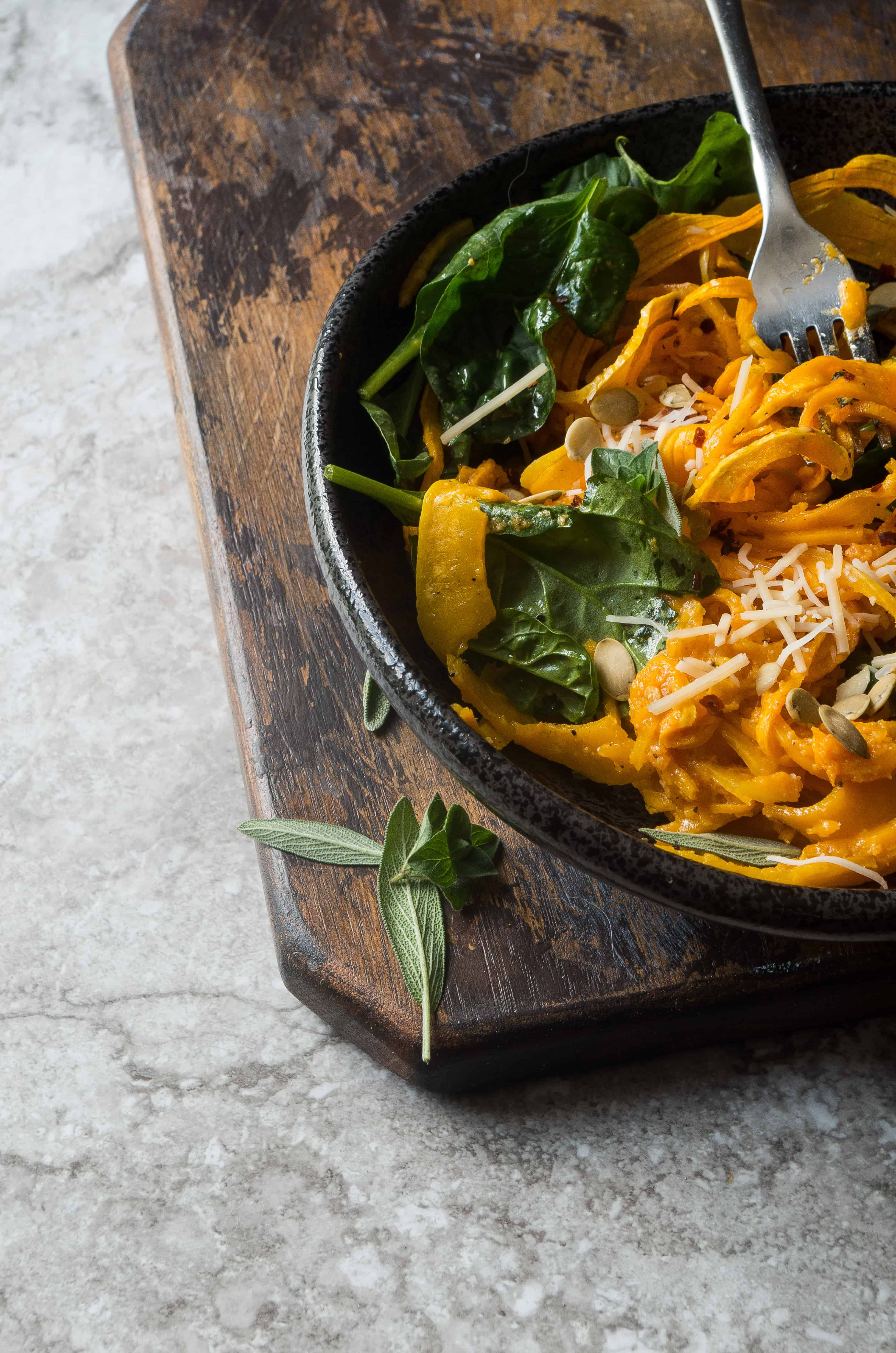 Pumpkin Lovers Cheesy Veggie Noodles- Simple low carb fall vegetarian recipe with noodles made from butternut squash is the perfect 30 minute meatless dinner! |thekitcheneer.com