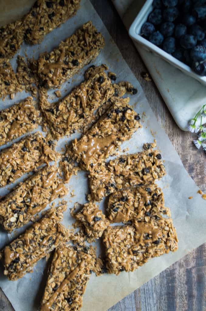 Almond Butter Blueberry Chia Granola Bars. Easy pantry staples such as dried blueberries, chia seeds, gluten free oats, almond butter, coconut oil, and honey are all mixed up to form these great on the go bars. These granola bars are not your average ones as they are meant to be chilled! Meaning, perfect summer snack to cool off with while getting loads of superfood goodness!