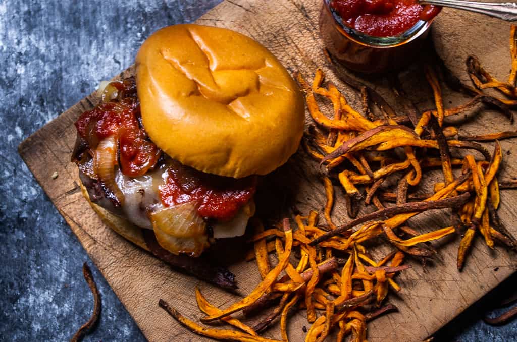 Maple Bourbon Bacon Burgers|the kitcheneer.com