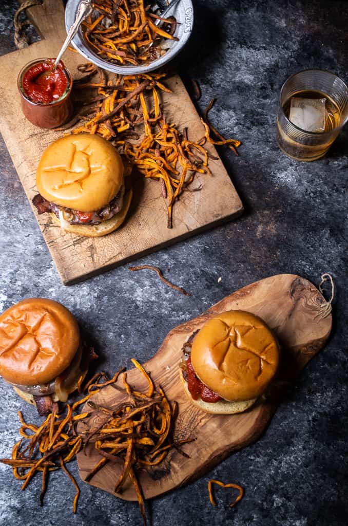 Maple Bourbon Bacon Burgers|the kitcheneer.com
