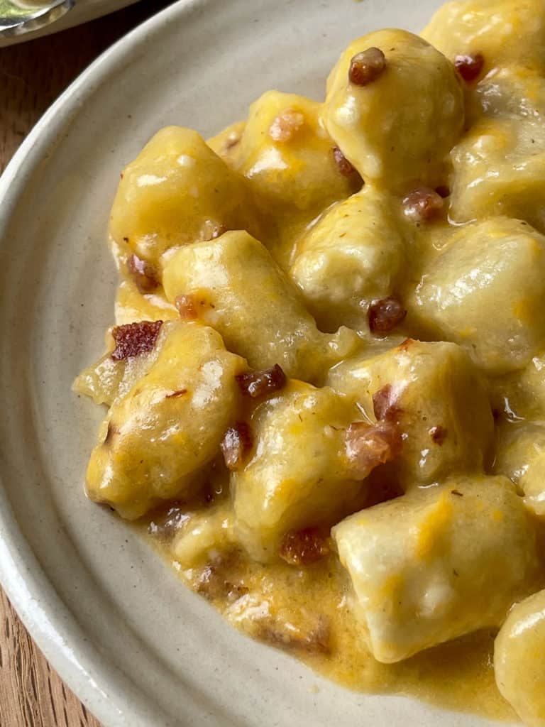 Instant Pot Cauliflower Gnocchi Mac N Cheese|thekitcheneer.com