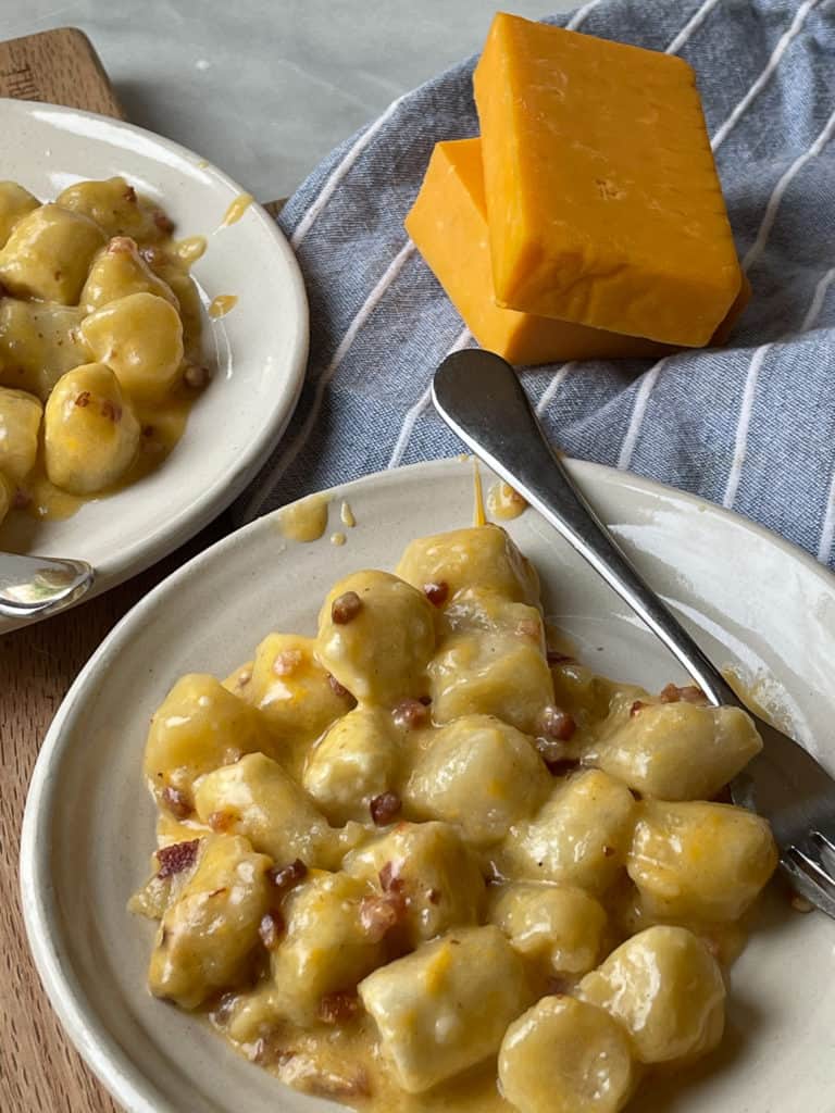 Instant Pot Cauliflower Gnocchi Mac N Cheese|thekitcheneer.com