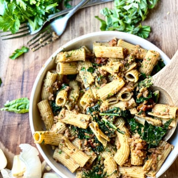 Creamy Sundried Tomato Kale Pasta with Sausage Crumbles |thekitcheneer