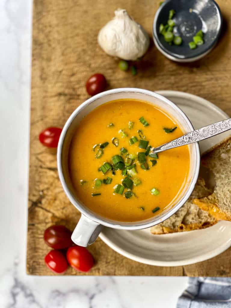 Roasted Garlic Tomato Soup|the kitcheneer.com